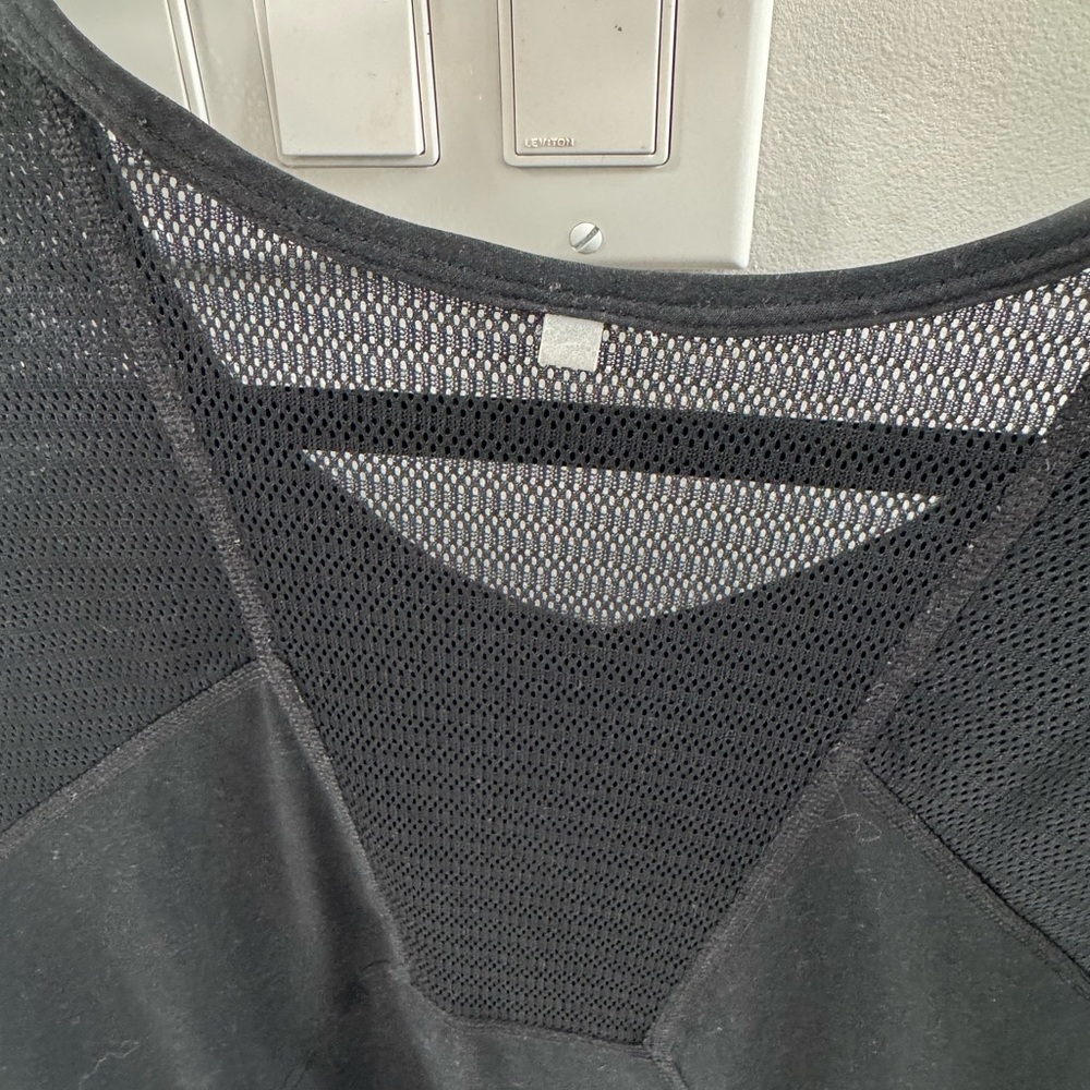 Nike Black Long Sleeve Tee for Everyday Comfort - Picture 4 of 4
